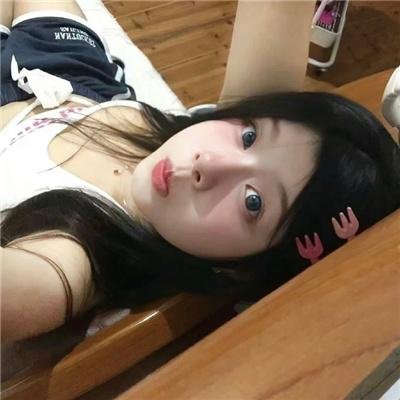 踉跄的女孩